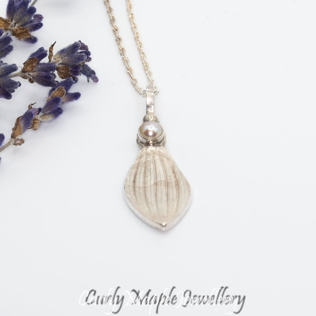 Silver Trillium Leaf Pearl Pendant
